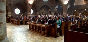 ariens-church-crowd-2