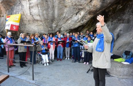 lourdes-dag-koor-bij-mis-in-grot