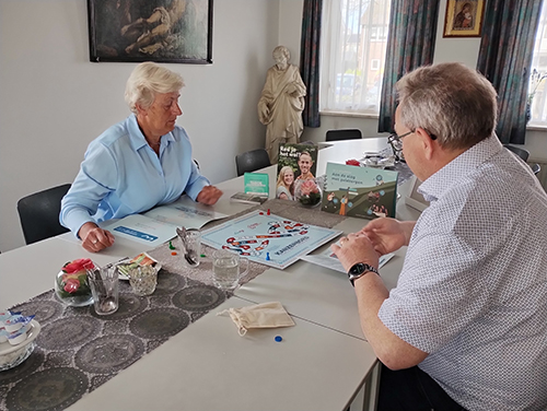 30 Herma Bremmer en Ruud Houweling met een spel van Red je het wel