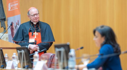 Kardinaal Eijk spreekt op conferentie over bio-ethiek