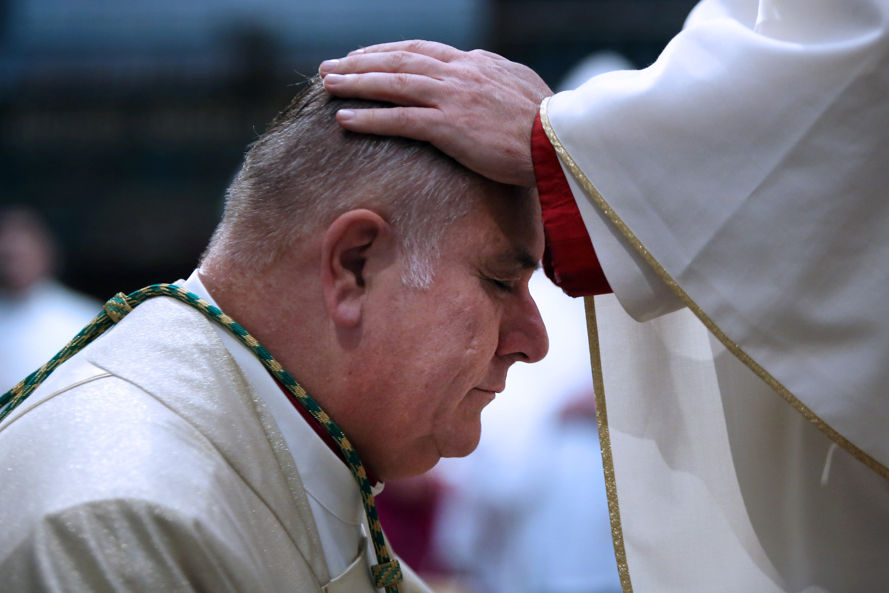 Mgr. Cornelissen gewijd in kathedraal Groningen