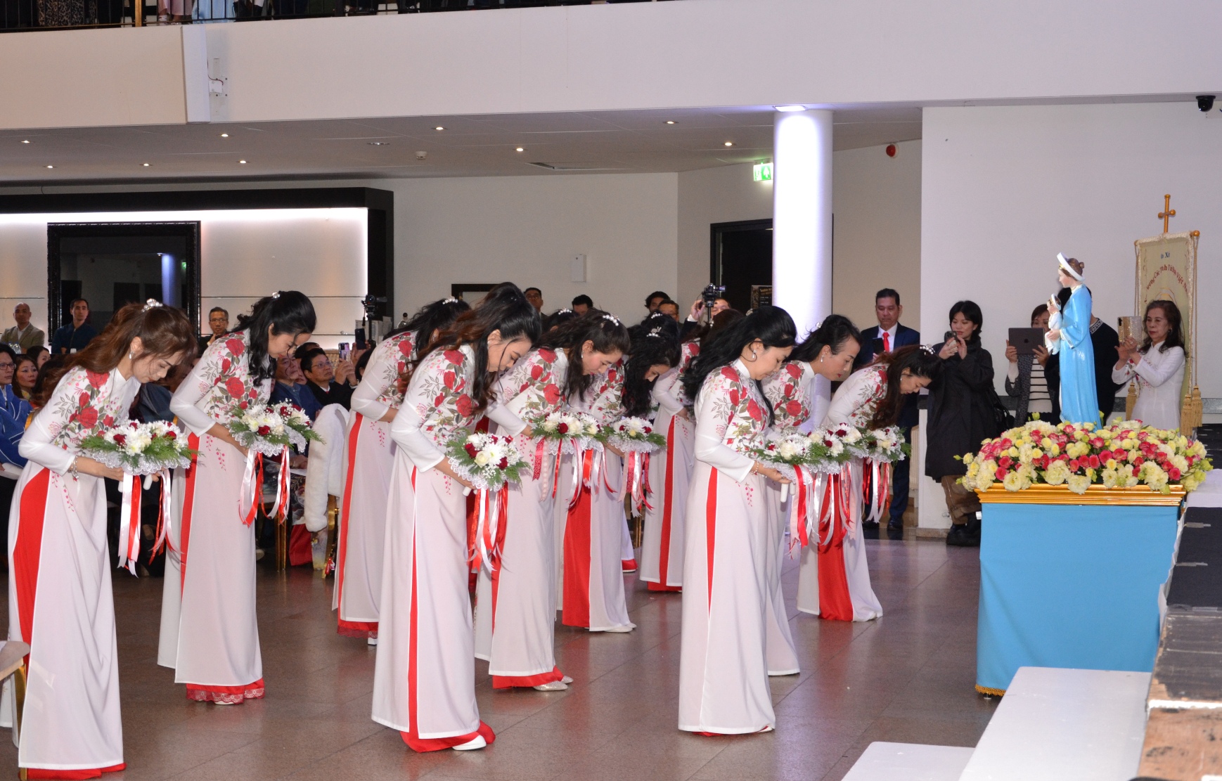Kardinaal Eijk viert 45 jaar Vietnamese katholieke gemeenschap mee