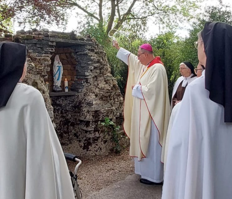 Mgr. Woorts in Oirschot bij Karmelietessen uit Arnhem