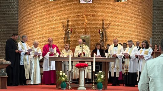 Reliek Werenfridus geplaatst in kerk Elst