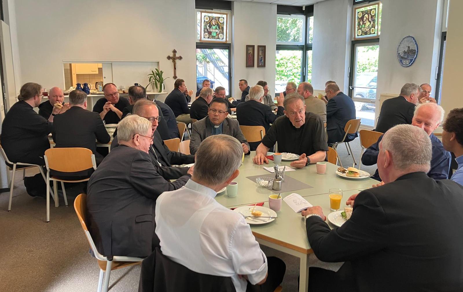 Ontmoetingsdag priesters van het aartsbisdom in Enschede